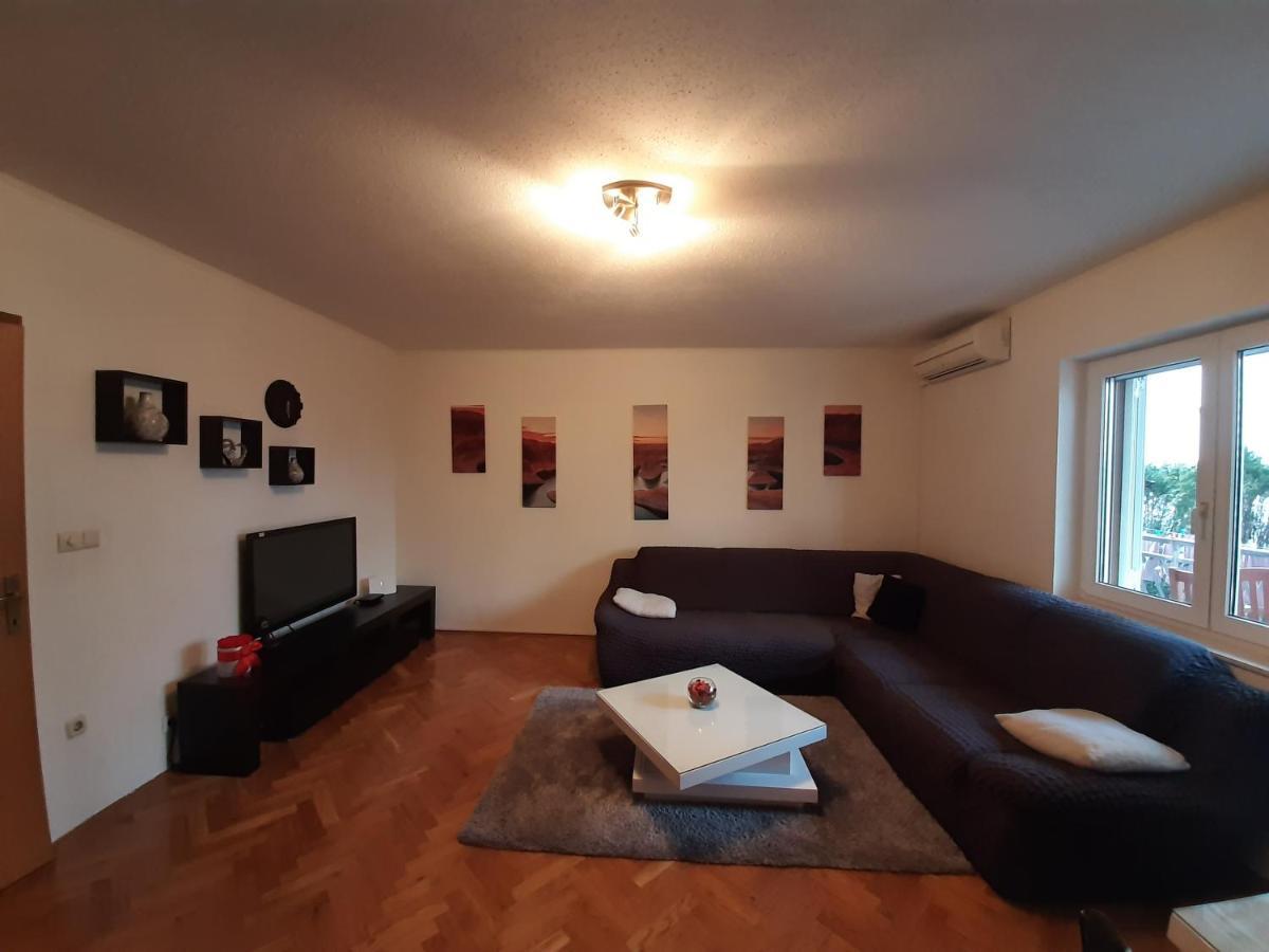 Family Time Apartment Split Exterior photo